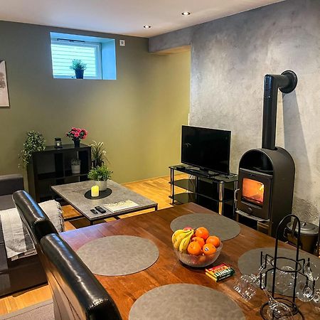Two-Bedroom City Apartment With Fire Place, Free Parking And Fjordview Terrace - Calm And Central Ålesund Exteriér fotografie