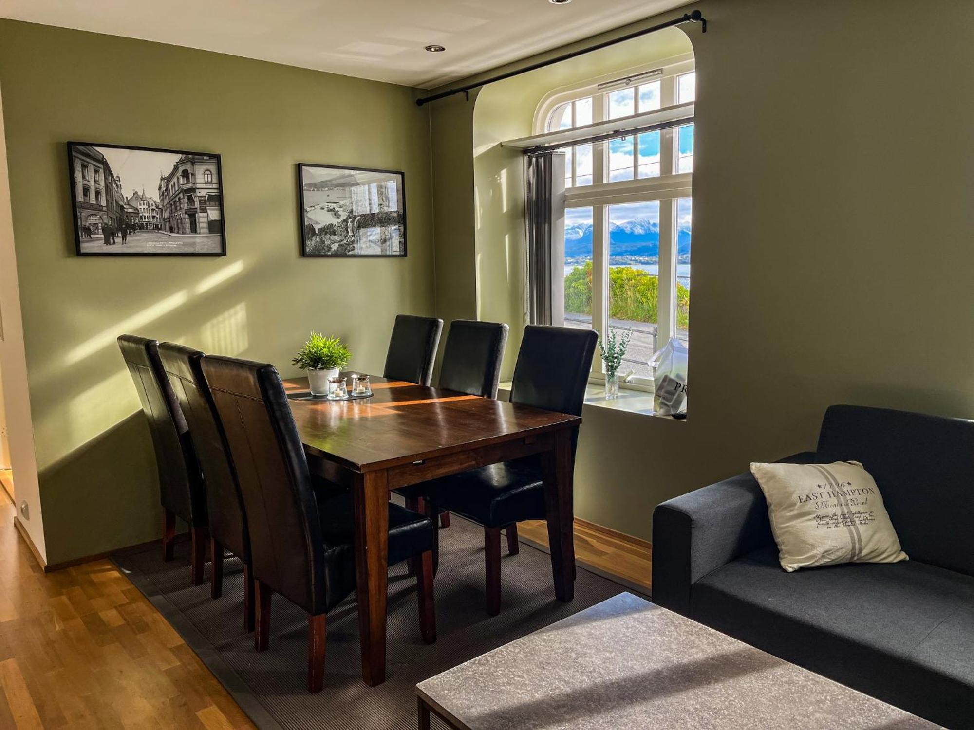 Two-Bedroom City Apartment With Fire Place, Free Parking And Fjordview Terrace - Calm And Central Ålesund Exteriér fotografie