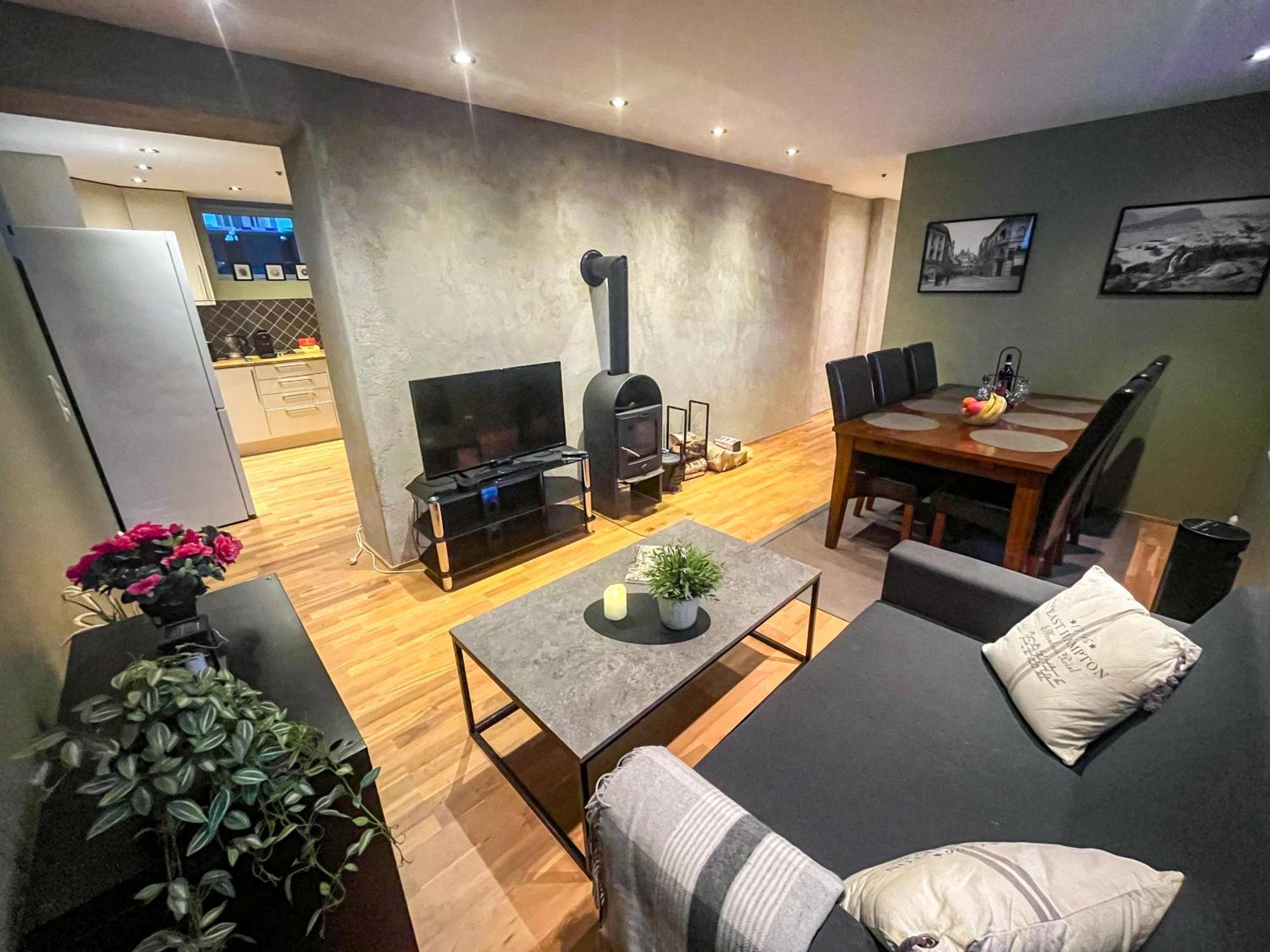 Two-Bedroom City Apartment With Fire Place, Free Parking And Fjordview Terrace - Calm And Central Ålesund Exteriér fotografie